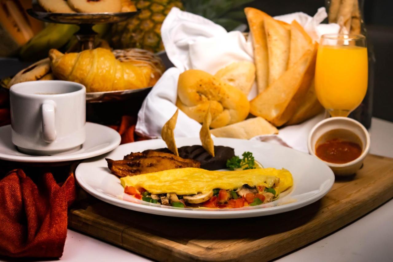 Clarion Suites Guatemala City Exterior photo A typical breakfast