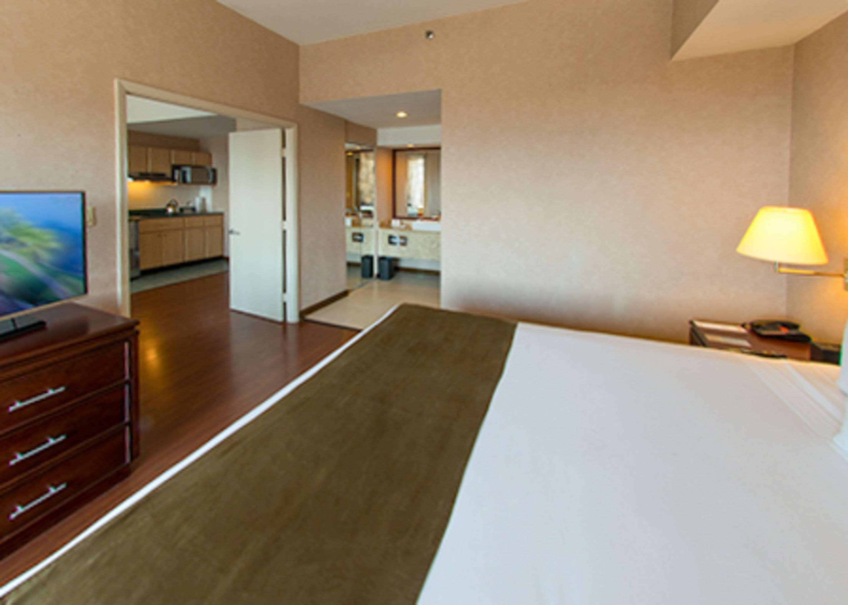 Clarion Suites Guatemala City Exterior photo A typical bedroom in a typical apartment