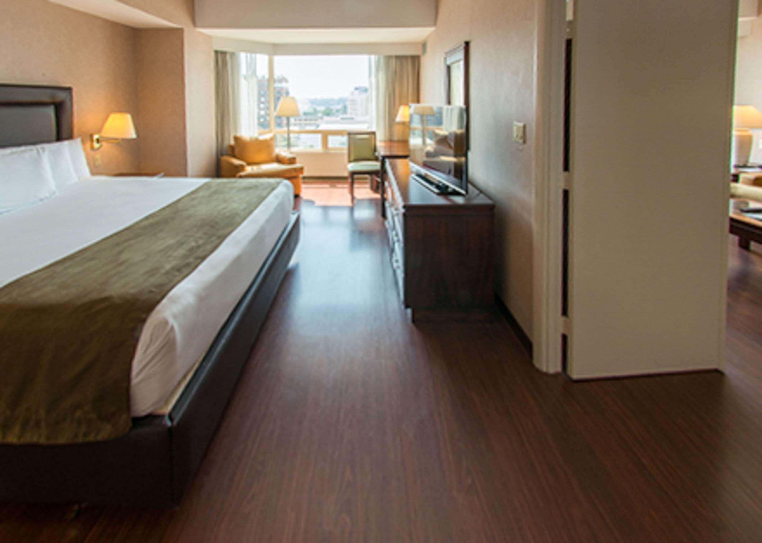 Clarion Suites Guatemala City Exterior photo A room at the hotel