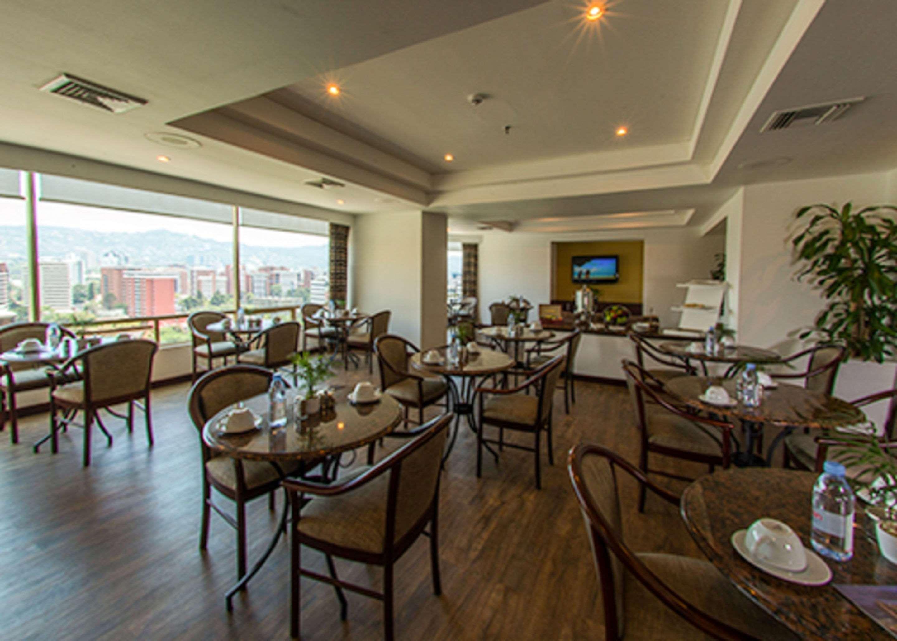Clarion Suites Guatemala City Exterior photo Restaurant