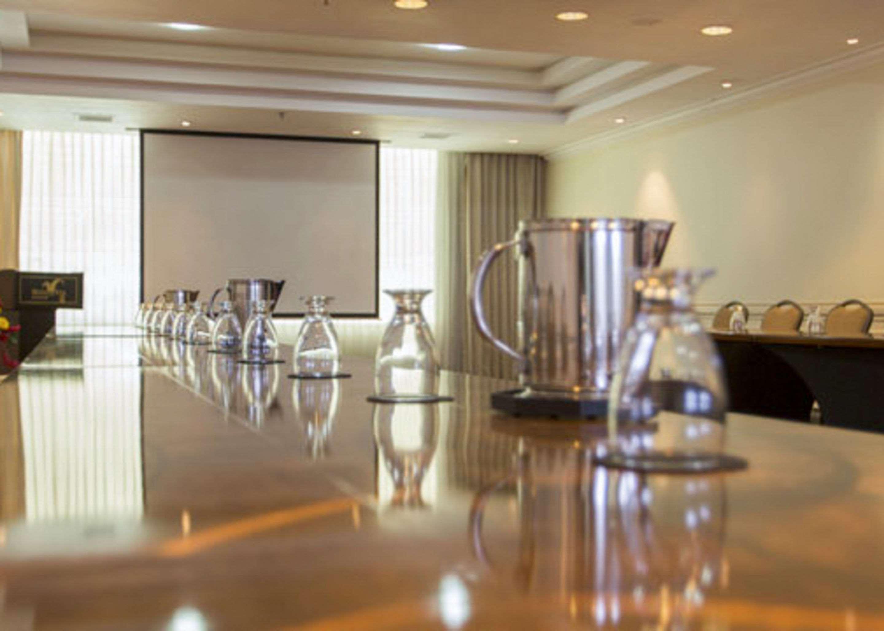 Clarion Suites Guatemala City Exterior photo A meeting room at the hotel