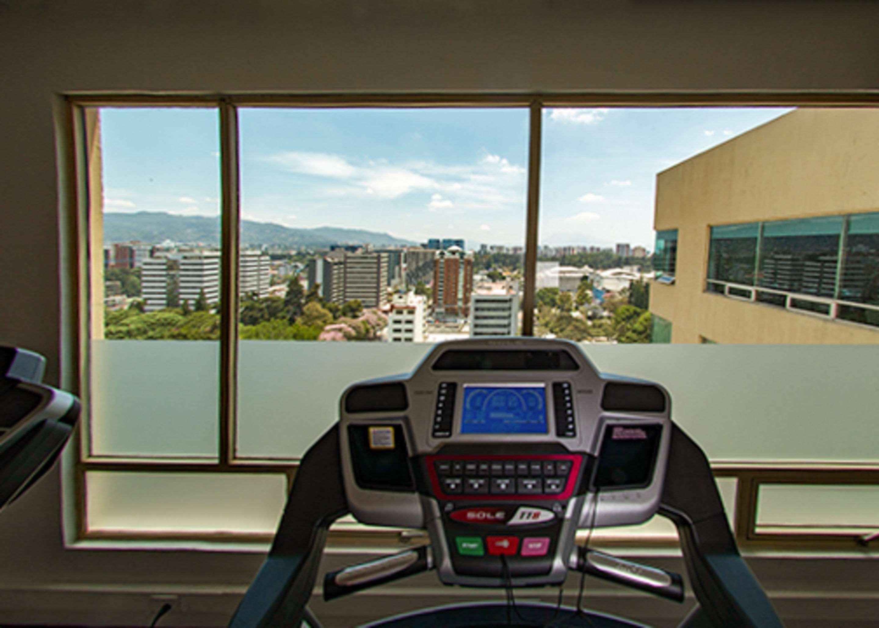 Clarion Suites Guatemala City Exterior photo The gym at the hotel