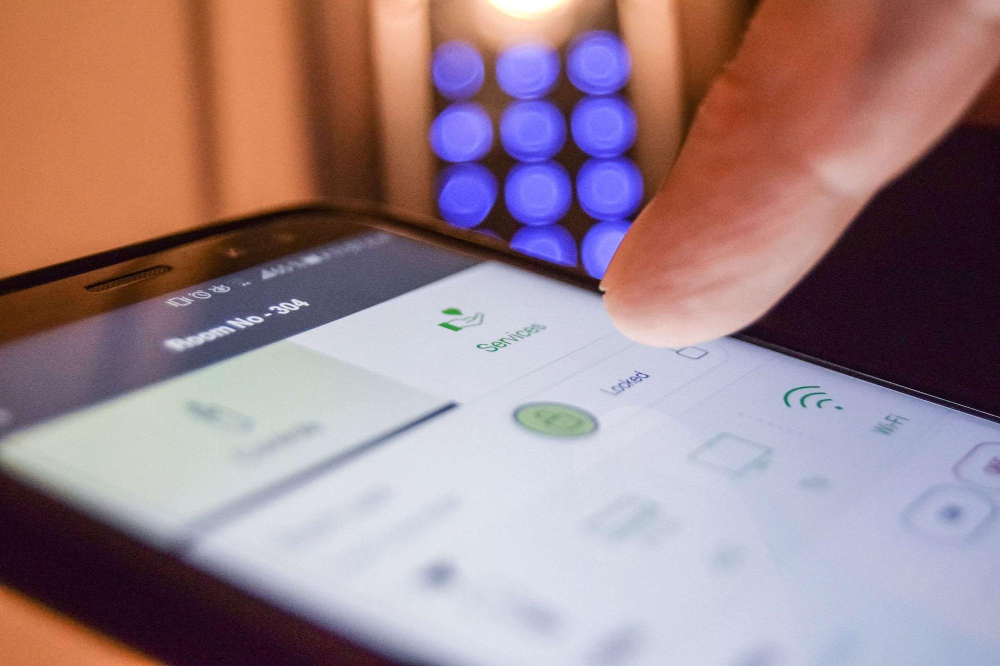 Clarion Suites Guatemala City Exterior photo A smartphone with a touchscreen