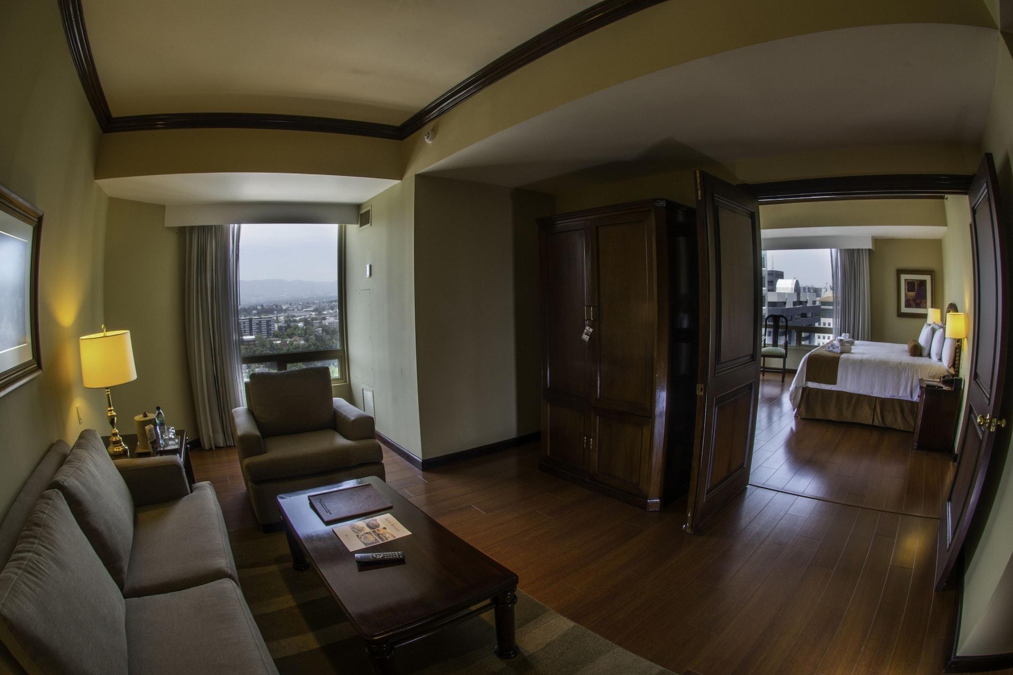 Clarion Suites Guatemala City Exterior photo A suite at the hotel
