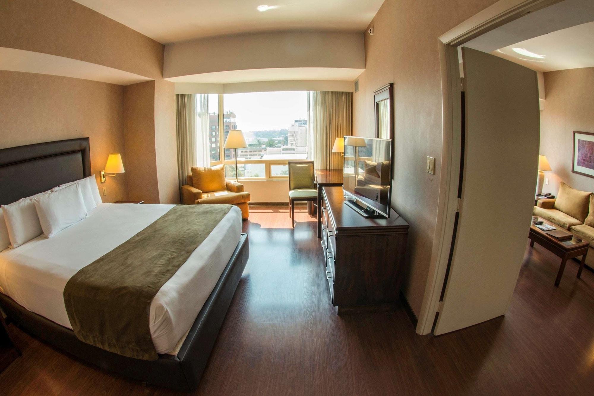 Clarion Suites Guatemala City Exterior photo Suite