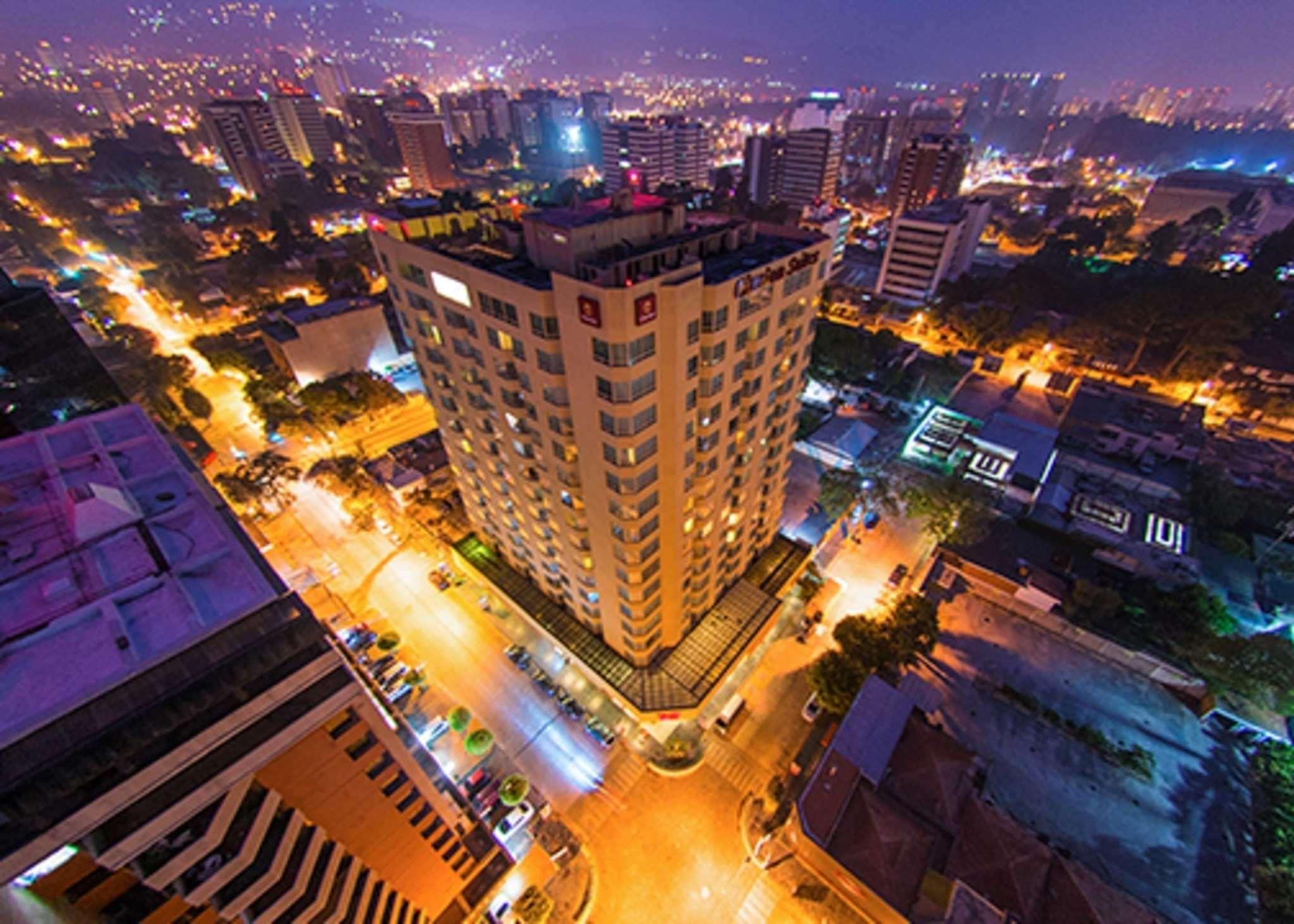 Clarion Suites Guatemala City Exterior photo Aerial view of the city at night