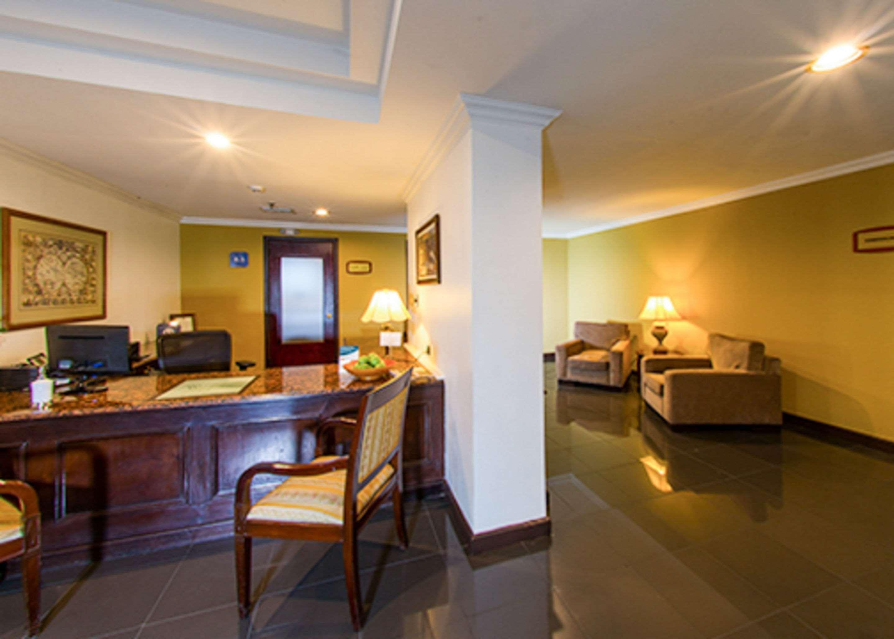 Clarion Suites Guatemala City Exterior photo The lobby of the hotel