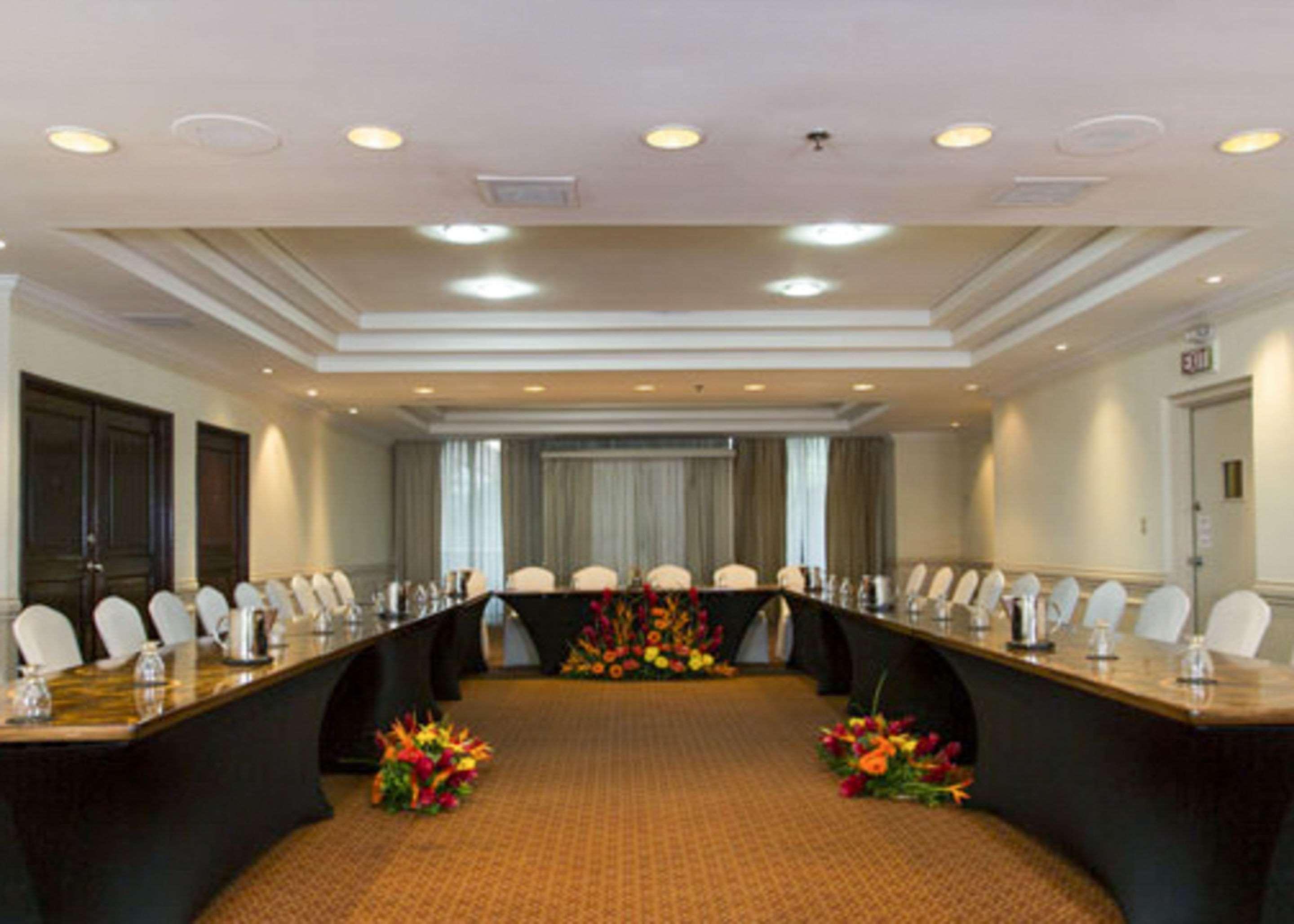 Clarion Suites Guatemala City Exterior photo Meeting room
