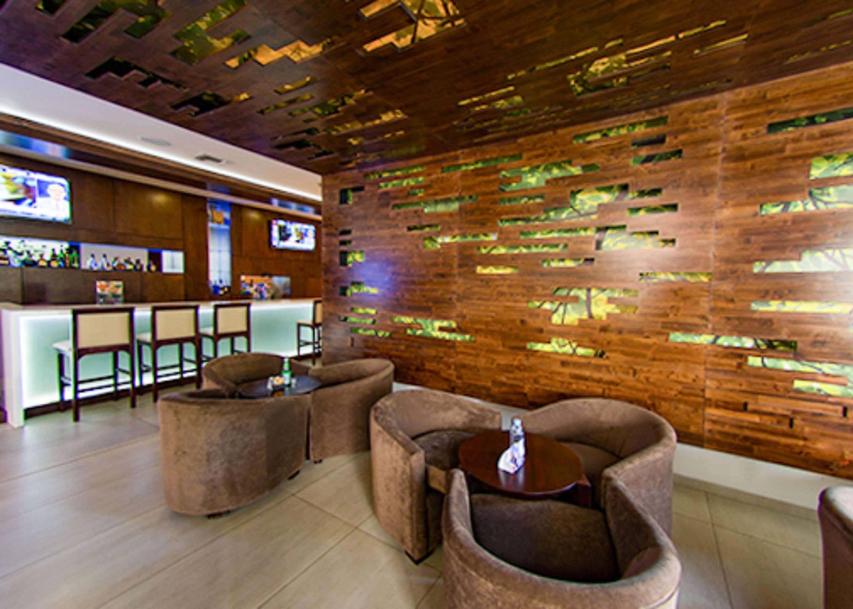 Clarion Suites Guatemala City Exterior photo The lounge at the airport