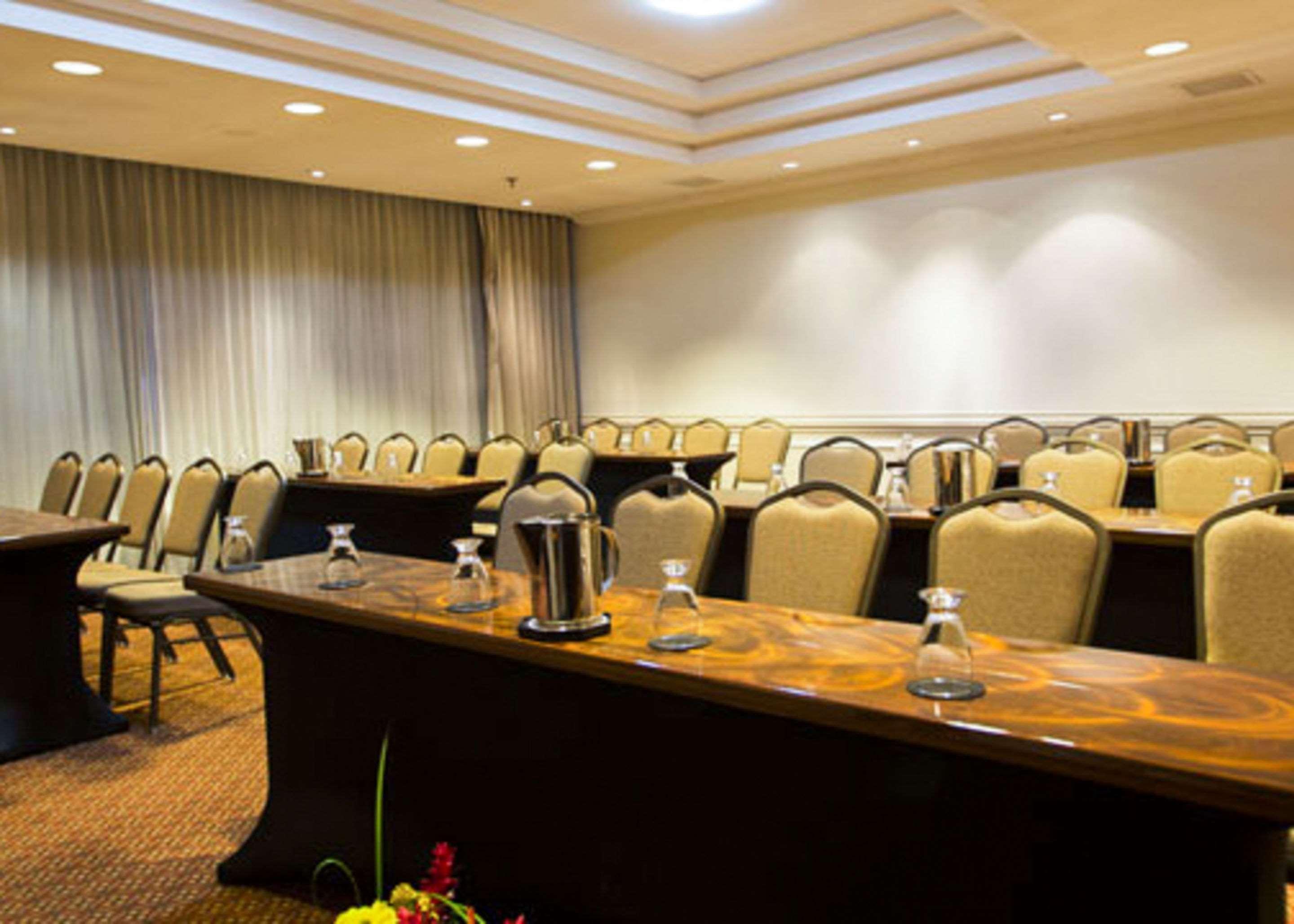 Clarion Suites Guatemala City Exterior photo Meeting room