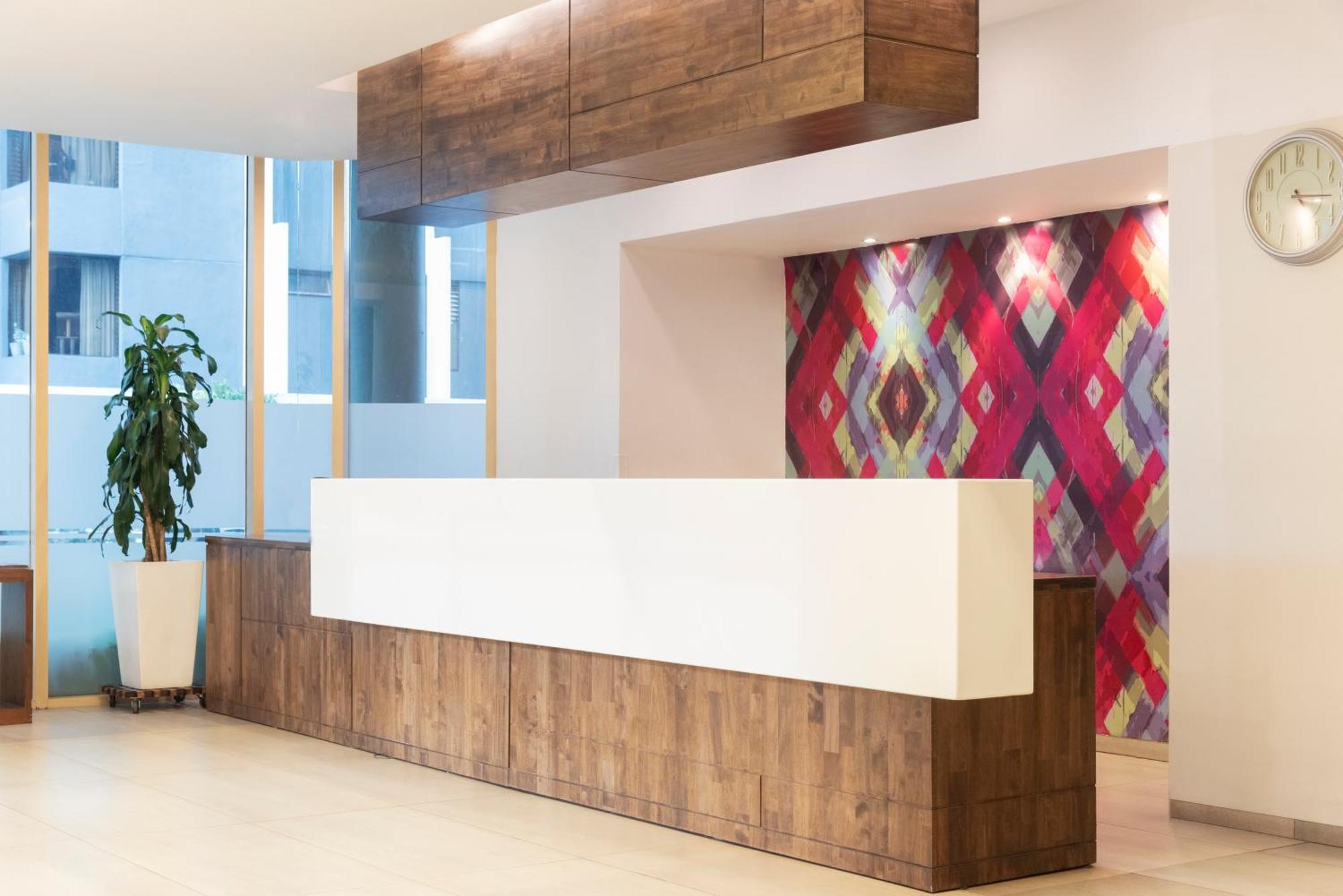 Clarion Suites Guatemala City Exterior photo Reception desk