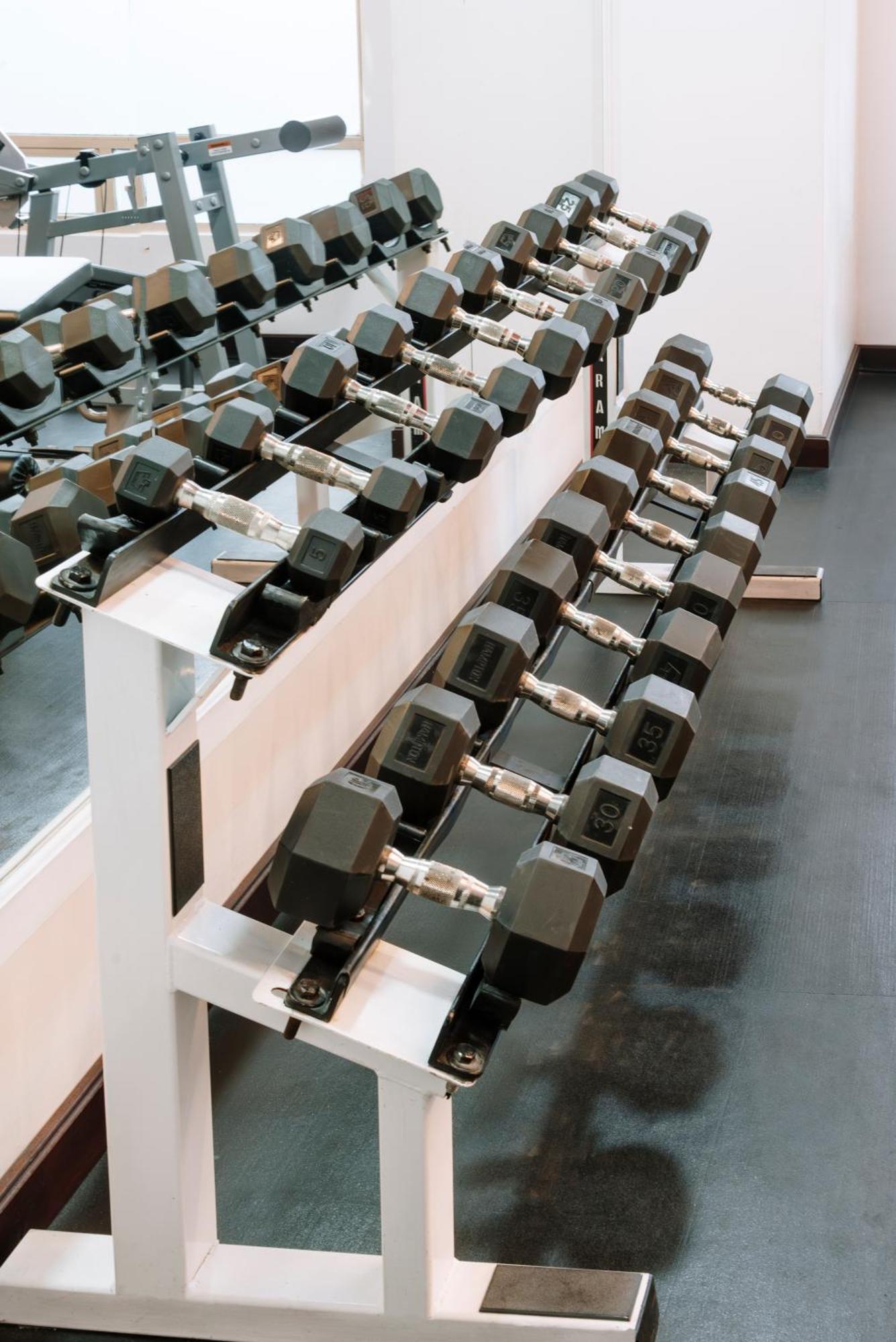 Clarion Suites Guatemala City Exterior photo Dumbbells