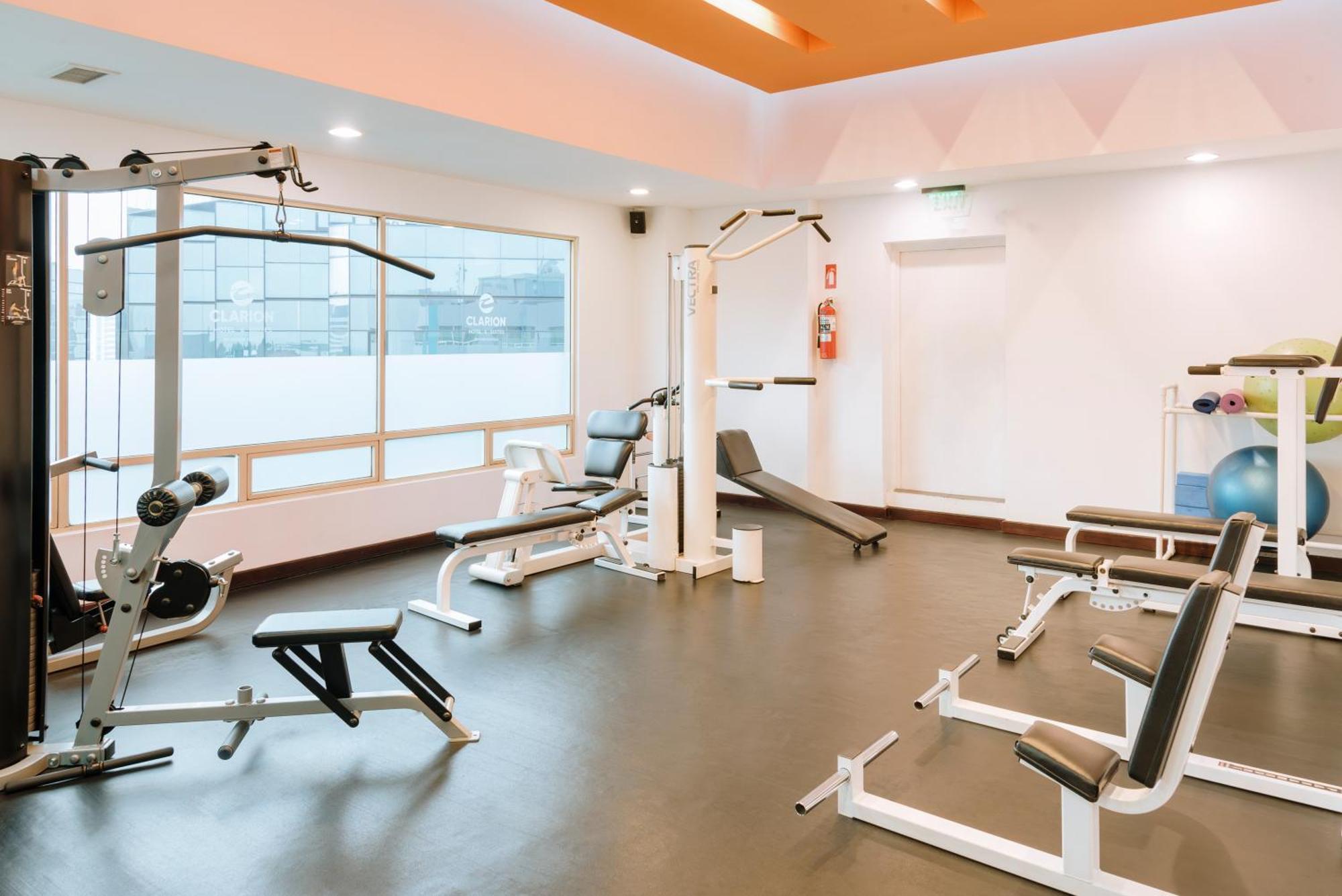 Clarion Suites Guatemala City Exterior photo A typical gym