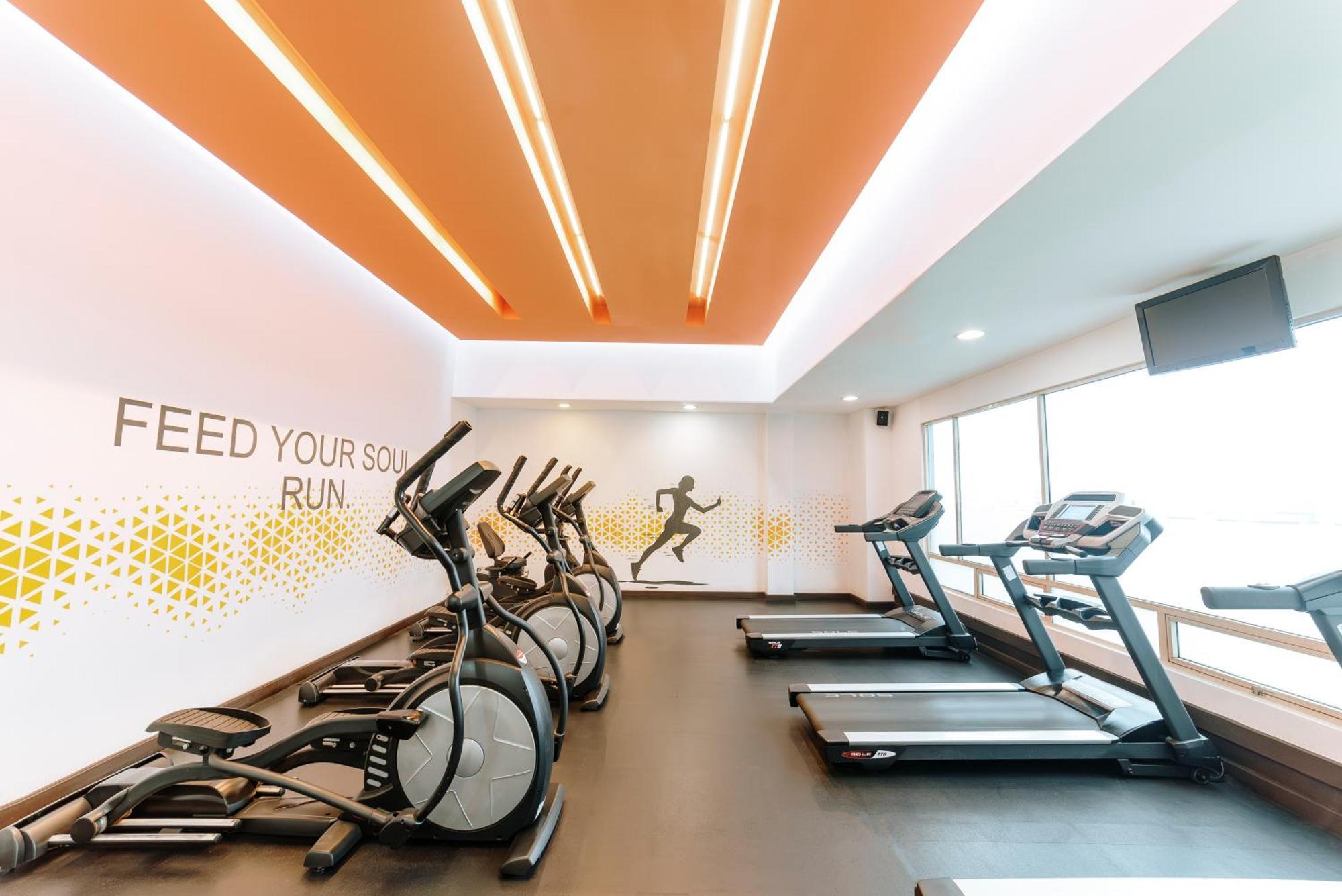 Clarion Suites Guatemala City Exterior photo The gym at the hotel