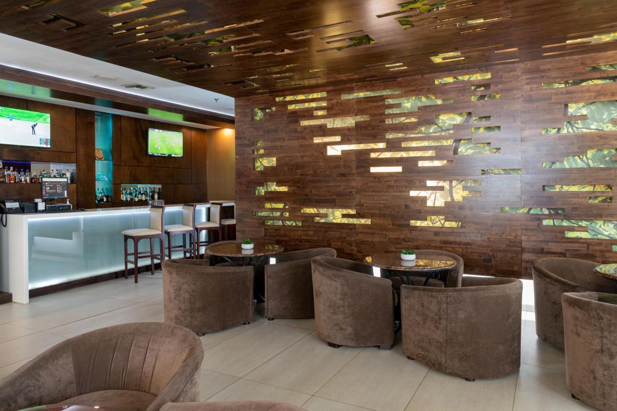 Clarion Suites Guatemala City Exterior photo The lounge at the airport