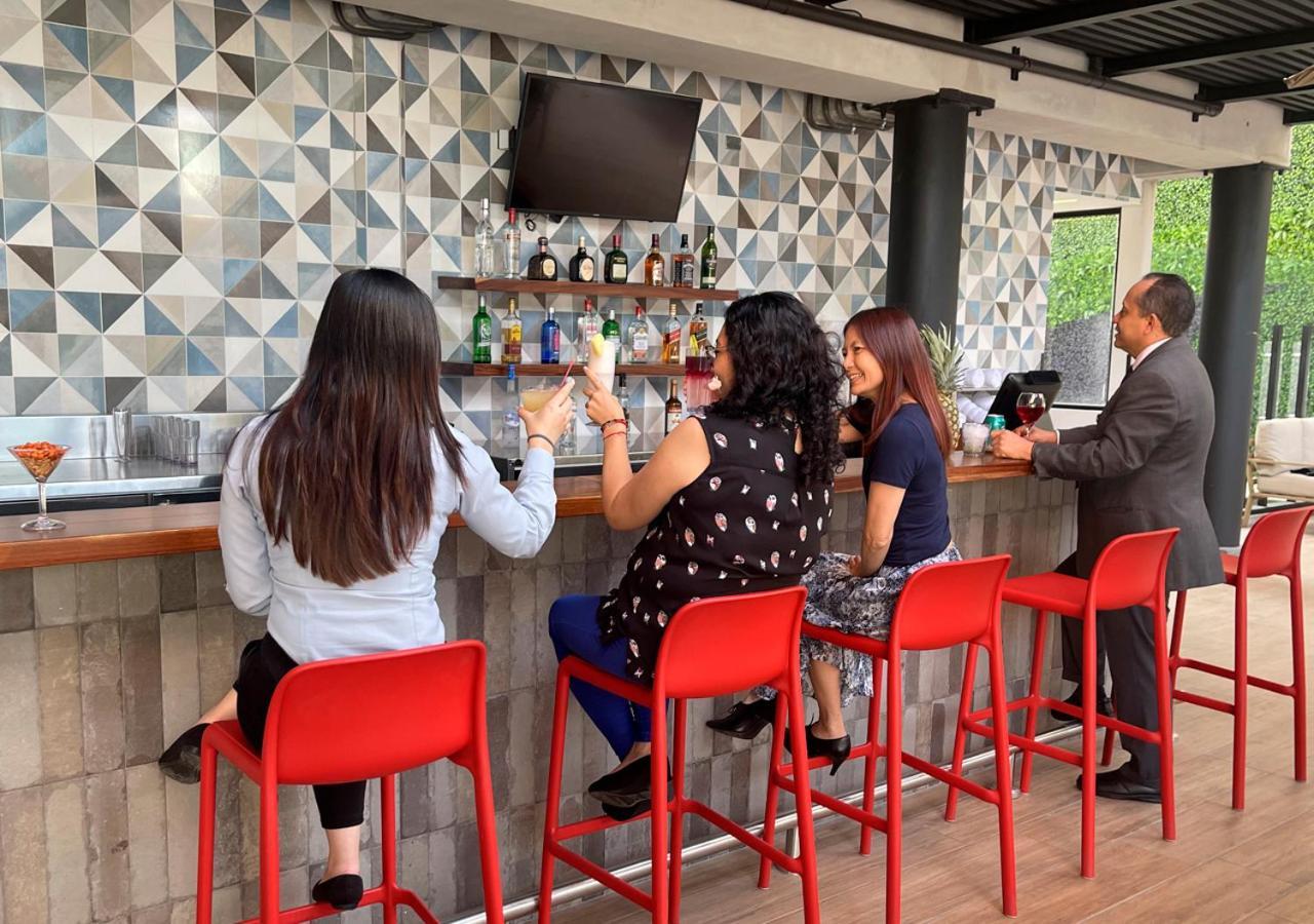 Clarion Suites Guatemala City Exterior photo The bar at the 101 Sky Bar