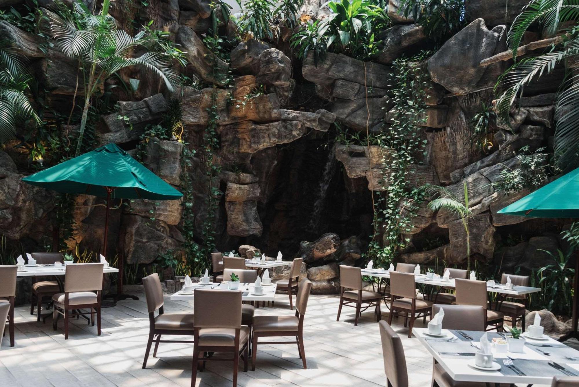 Clarion Suites Guatemala City Exterior photo The Waterfall Cafe