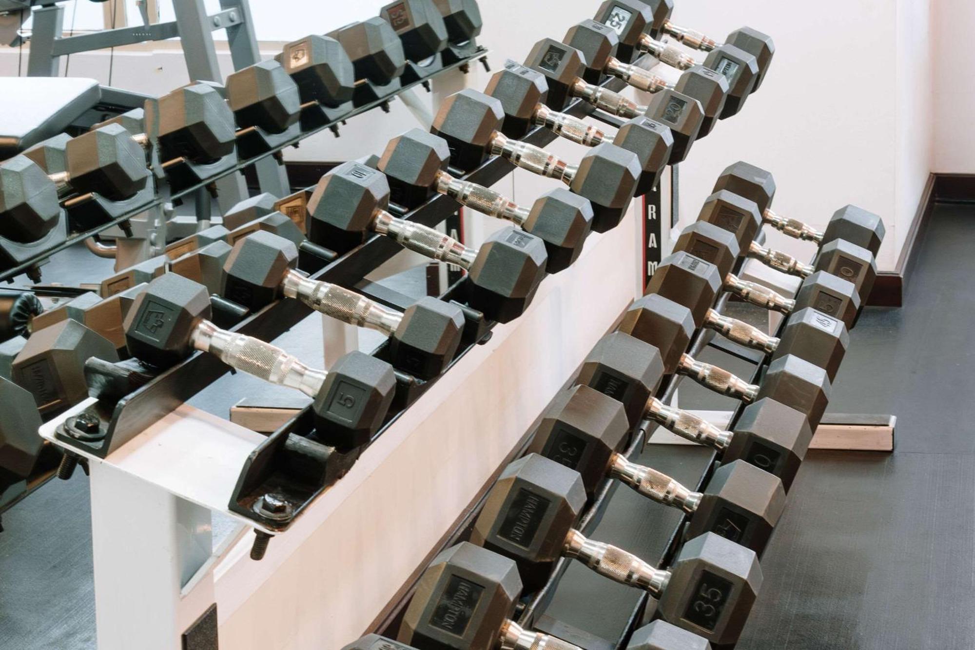 Clarion Suites Guatemala City Exterior photo Dumbbells