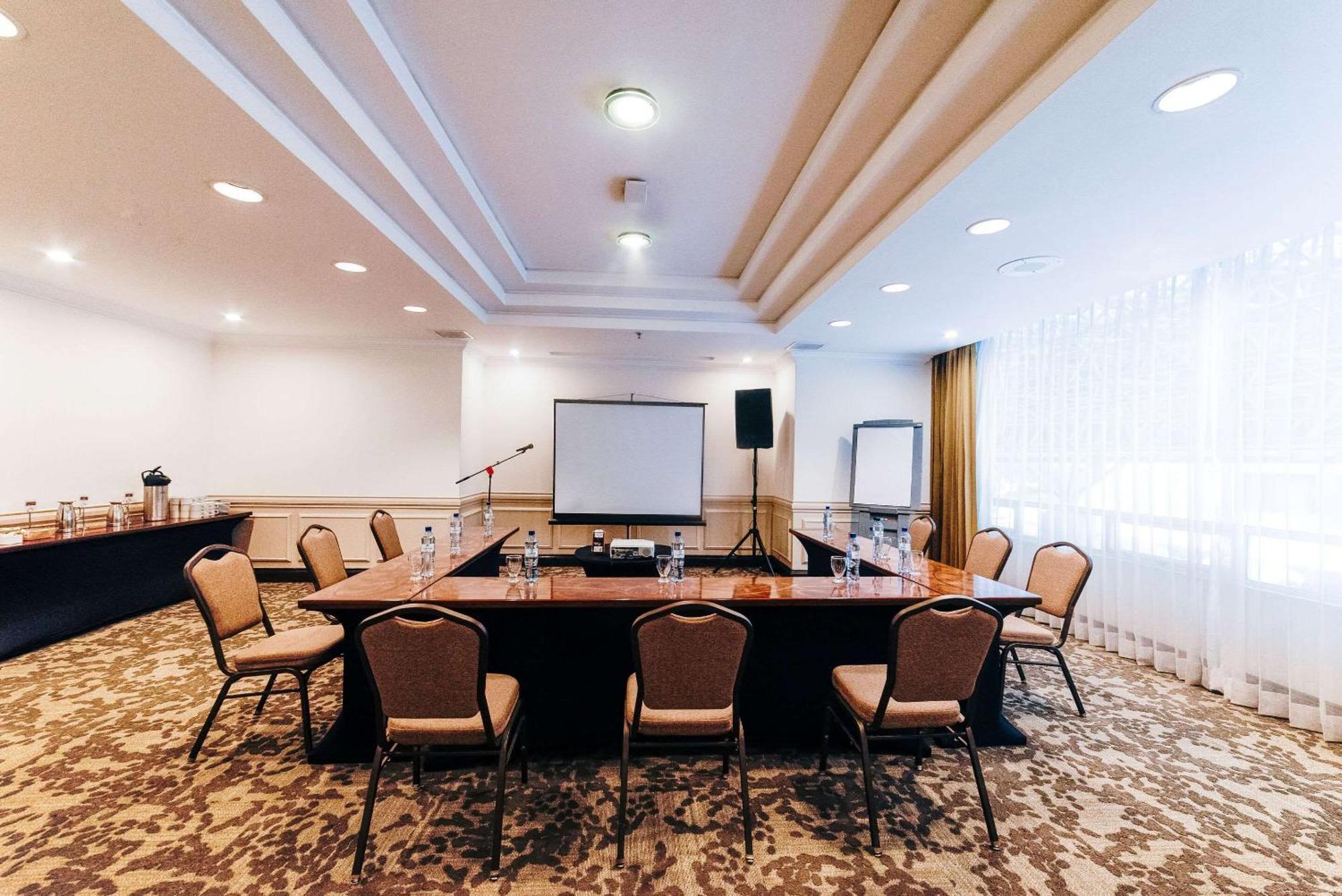 Clarion Suites Guatemala City Exterior photo Meeting room