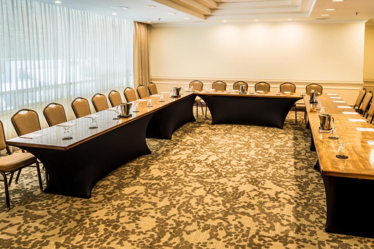 Clarion Suites Guatemala City Exterior photo U-shaped table layout